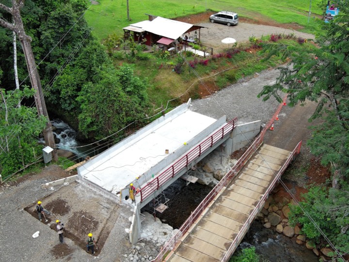 Construcción de puente Colonia Naranjeña