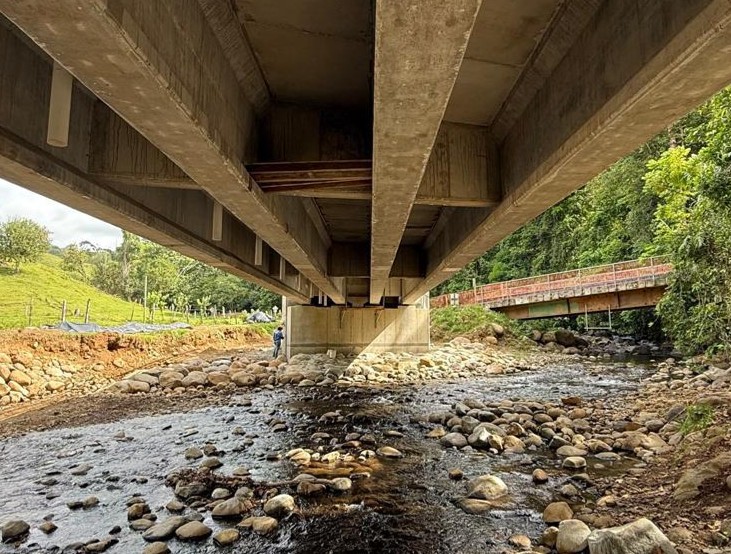 Convenio con la CNE para construir el puente Betania sobre el río Quequer