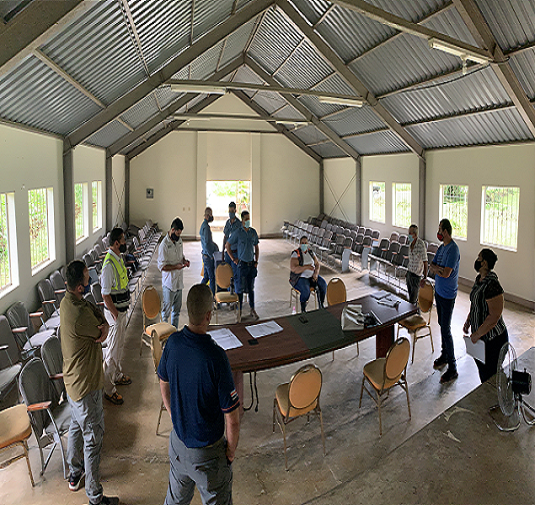 Reunión en El Silencio con la Asociación de Desarrollo Integral y la empresa constructora del muro