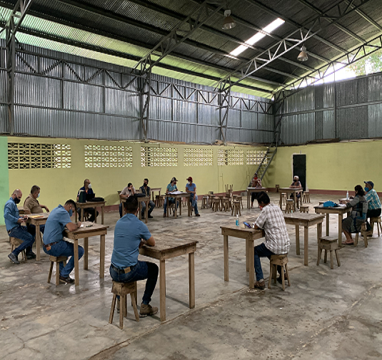 Reunión en Buena Vista con la Asociación de Desarrollo Integral y la empresa constructora del muro